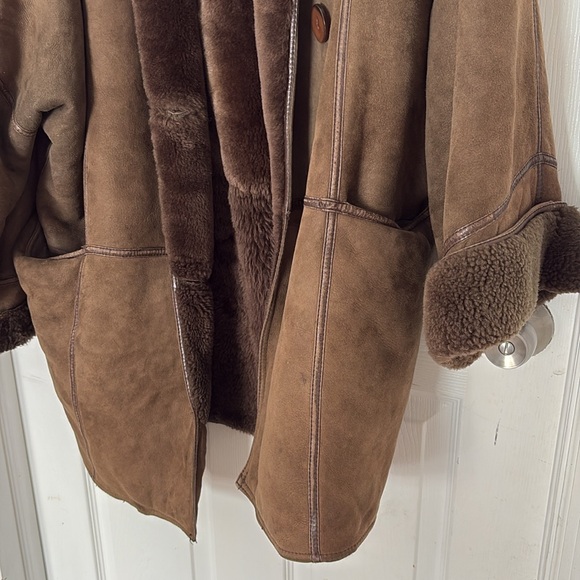 Coat - Picture 7 of 9